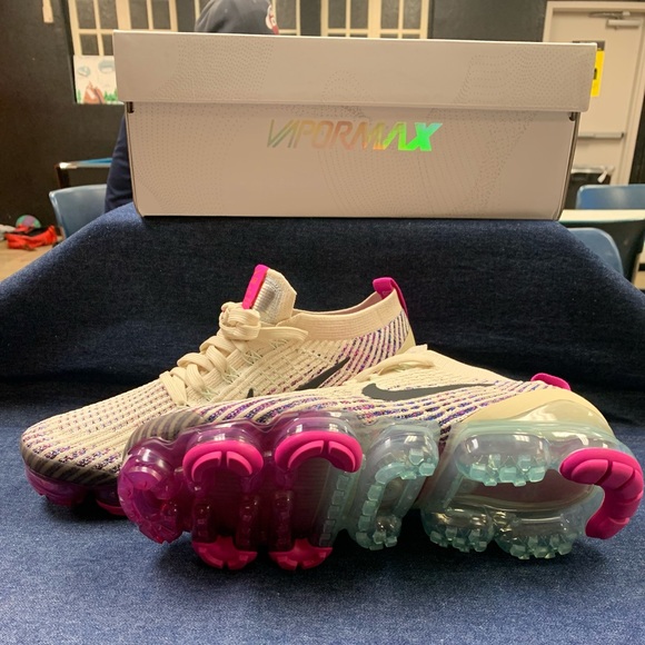 Nike Air VaporMax Flyknit3 Fossil Pistachio Frost - Picture 5 of 11